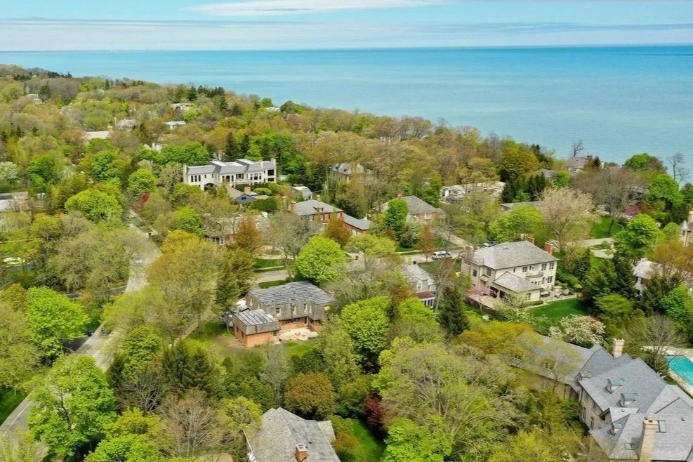 WINNETKA'S BREATHTAKING RESIDENCE