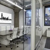 Contemporary Office Space: Spinal Device HQ, photo 6
