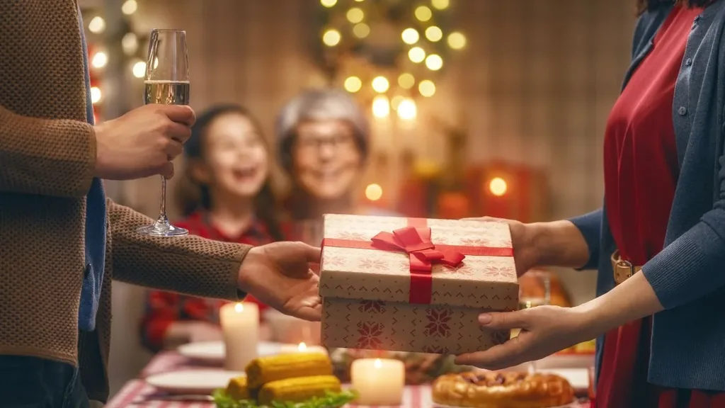 HOSTING FOR THE HOLIDAYS: 6 TIPS ON HOW TO PREPARE YOUR HOME FOR GUESTS